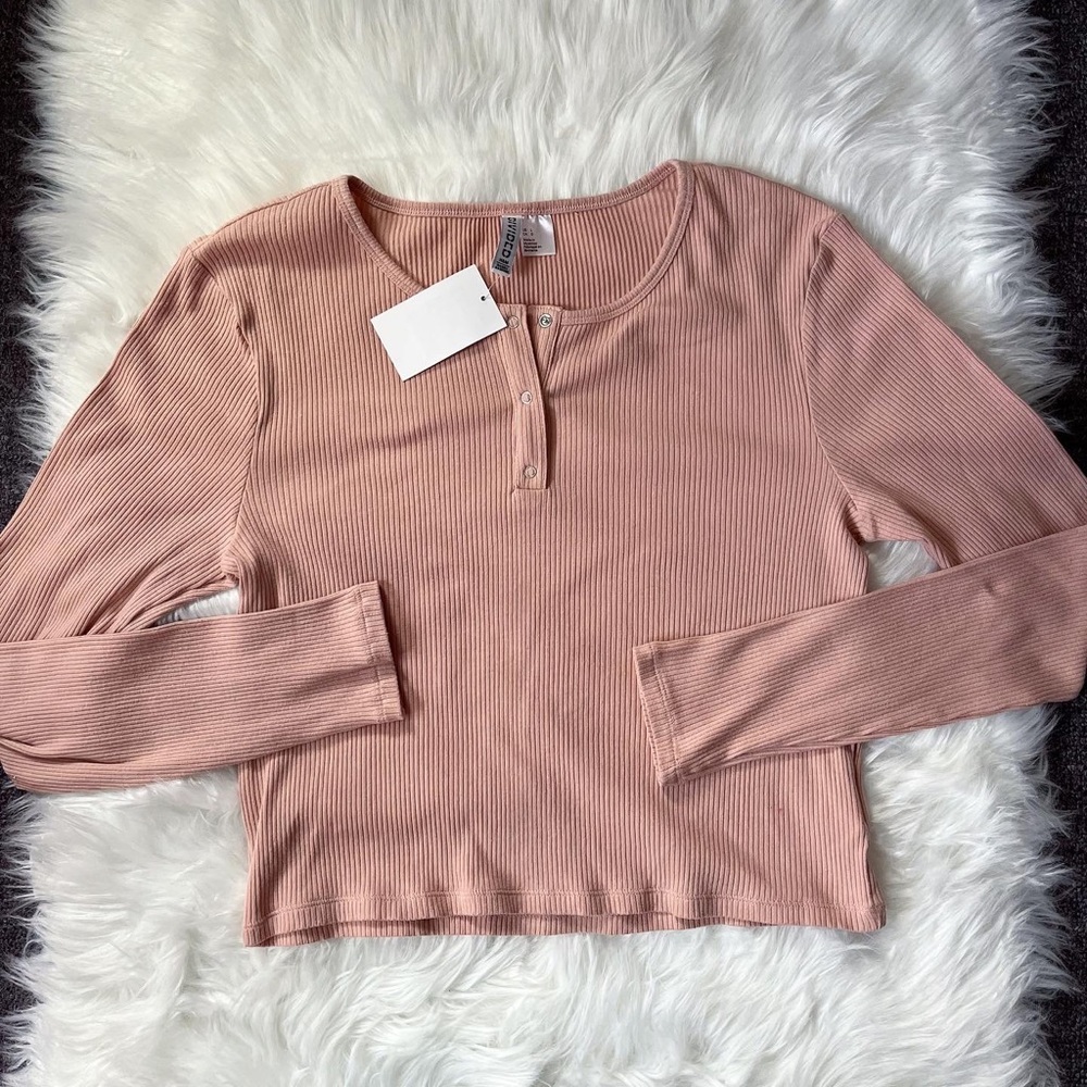 H & M ribbed knit crop cropped long sleeve neutral top shirt rib henley buttons
